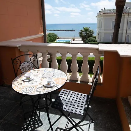 Palazzo Moresco Santa Marinella Exterior foto